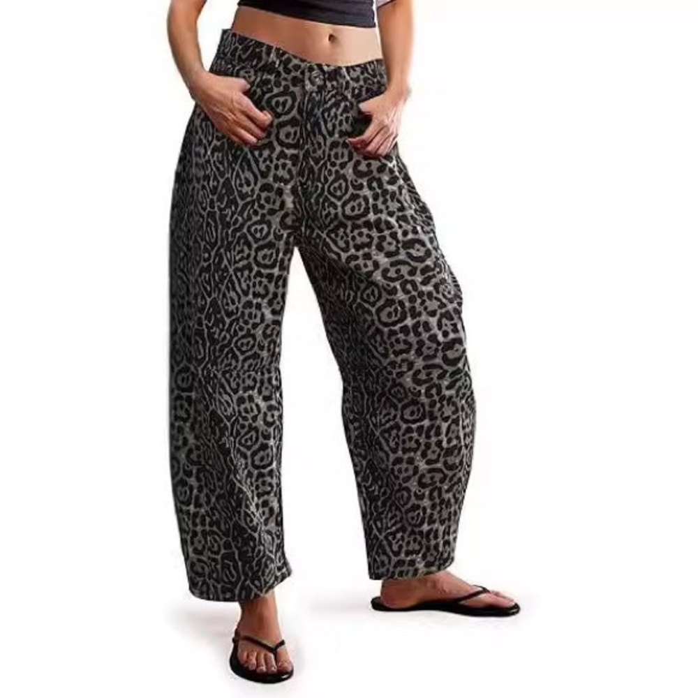 JAGUAR LEOPARD print BARREL  jeans Medium 32” waist NWT